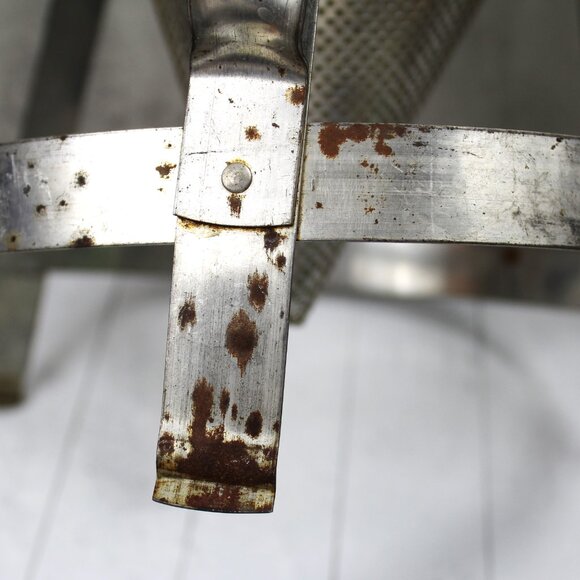 Vintage Metal Sieve Strainer in Stand - Kitchen Canning Food Mill - Picture 9 of 10